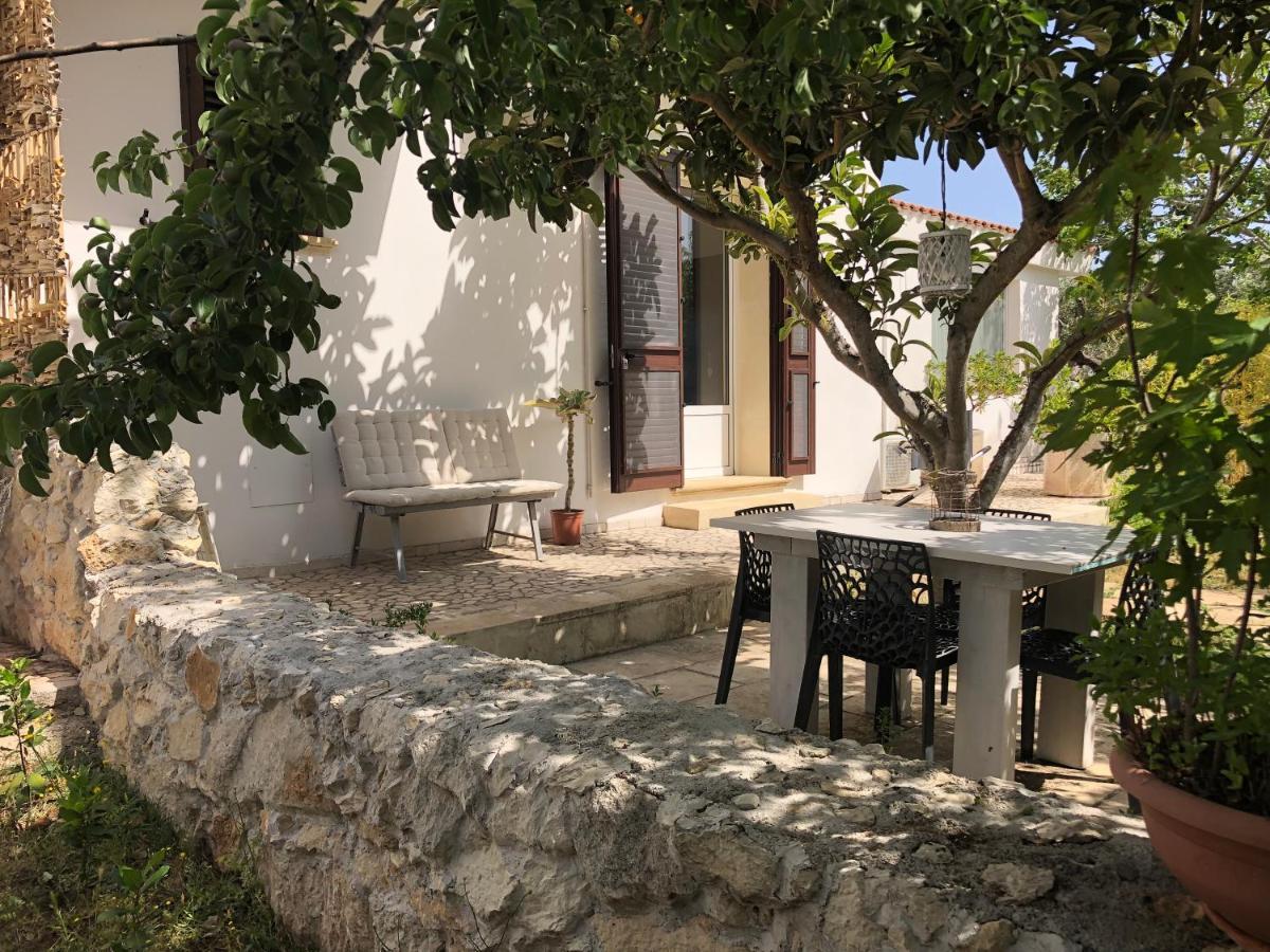 B&B Tenuta La Cornula San Donato di Lecce Exterior photo